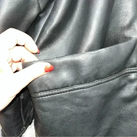 V Made in Italy soft Leather black Coat with super warm lining, pockets - Picture 6 of 11